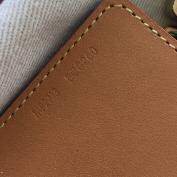 Louis Vuitton Illustre Bag Charm and Key Holder - Picture 5 of 9